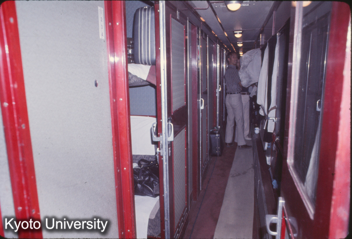 402_北京→大同 夜行列車通路 (1)