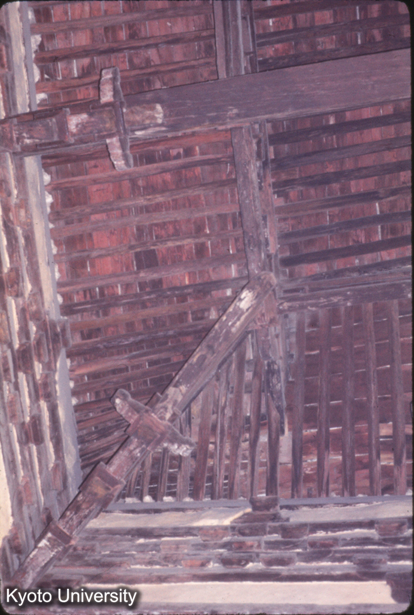 553_晋祠聖母殿 転角梁架仰観 (1)