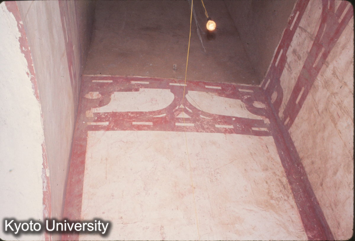 669_永泰公主墓 柱枋・斗栱（天井仰観） (1)