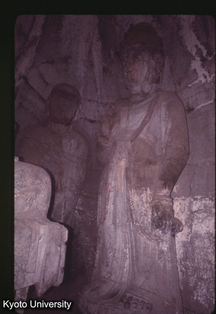 845_龍門 潜渓寺 北側弟子・菩薩 (1)