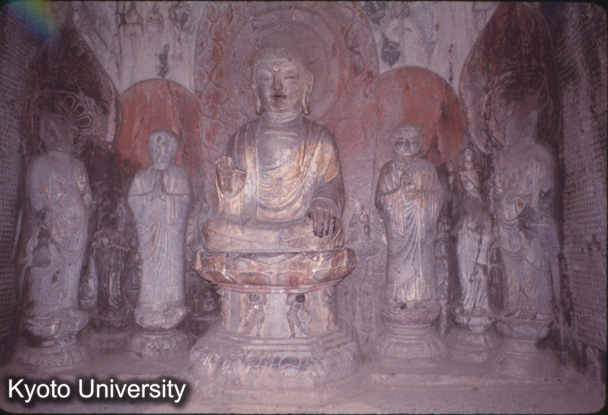 876_龍門 万仏洞 正壁全景 (1)