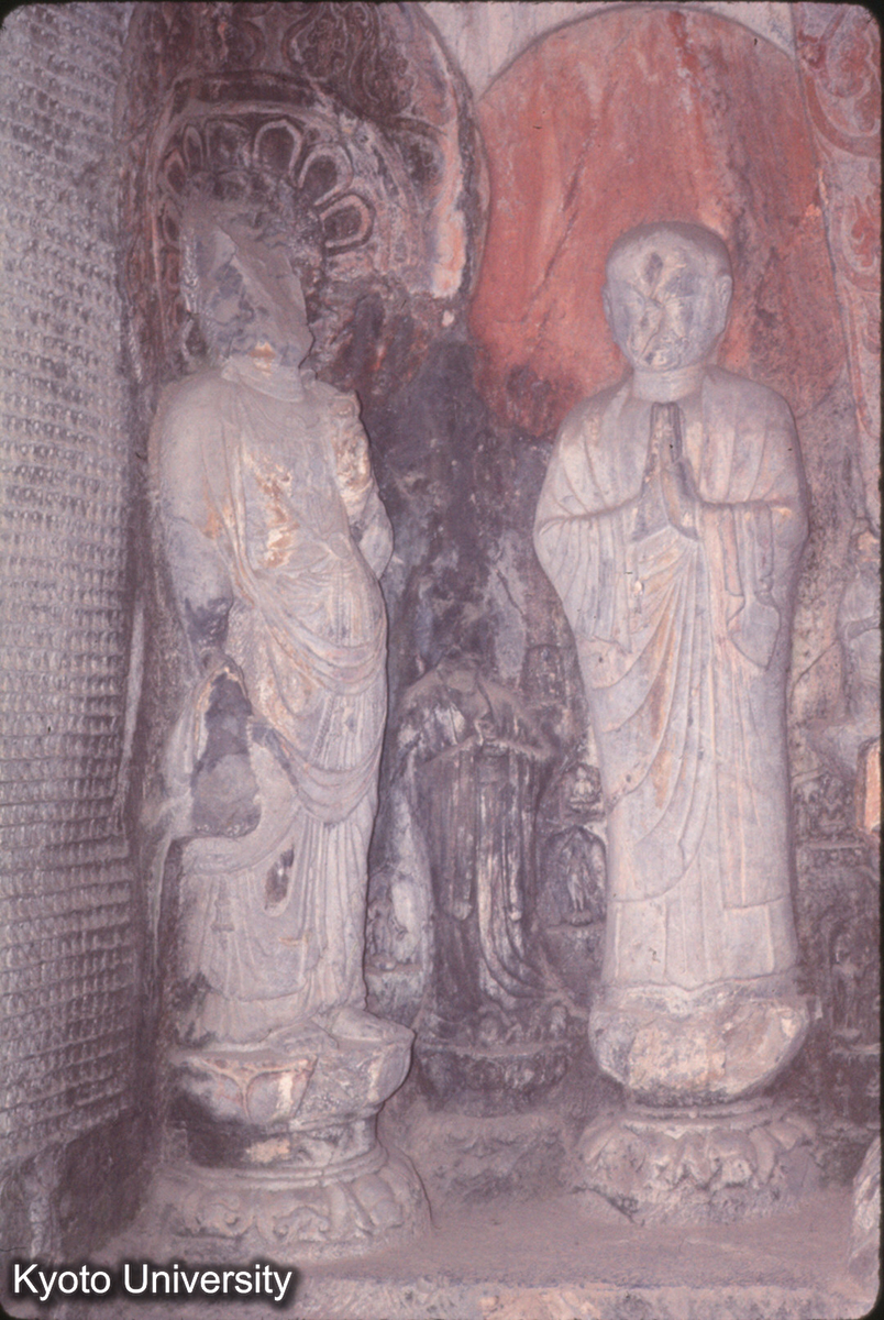 879_龍門 万仏洞 正壁 供養人・菩薩 （南） (1)