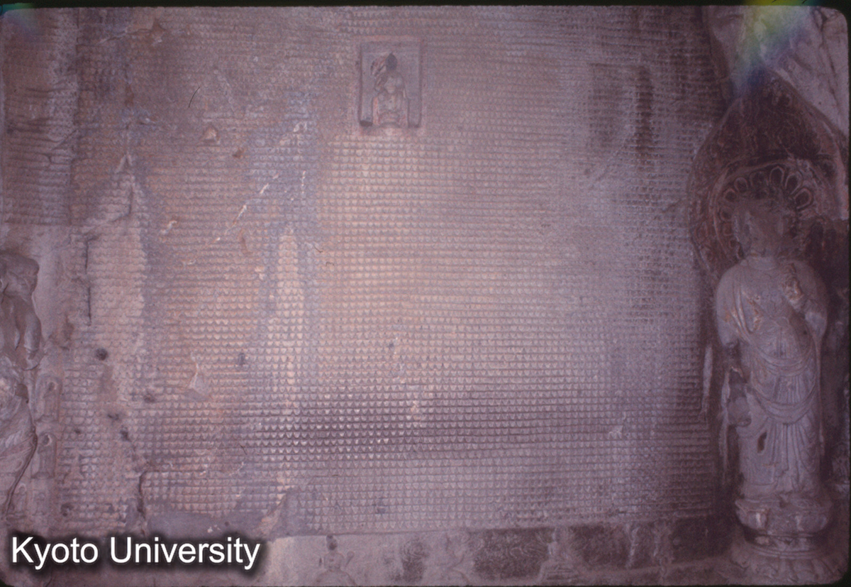 881_龍門 万仏洞 南壁小龕 (1)