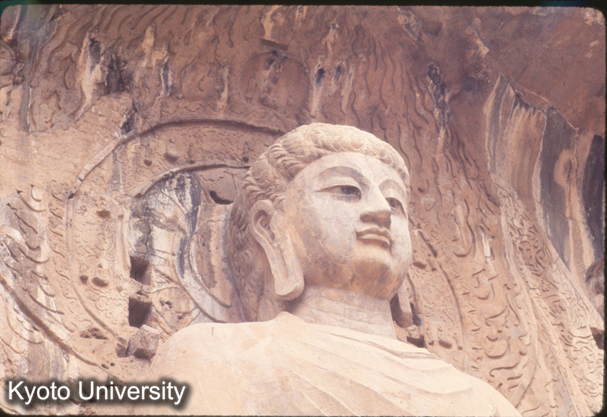 903_龍門 奉先寺 主仏頭部仰観 (1)