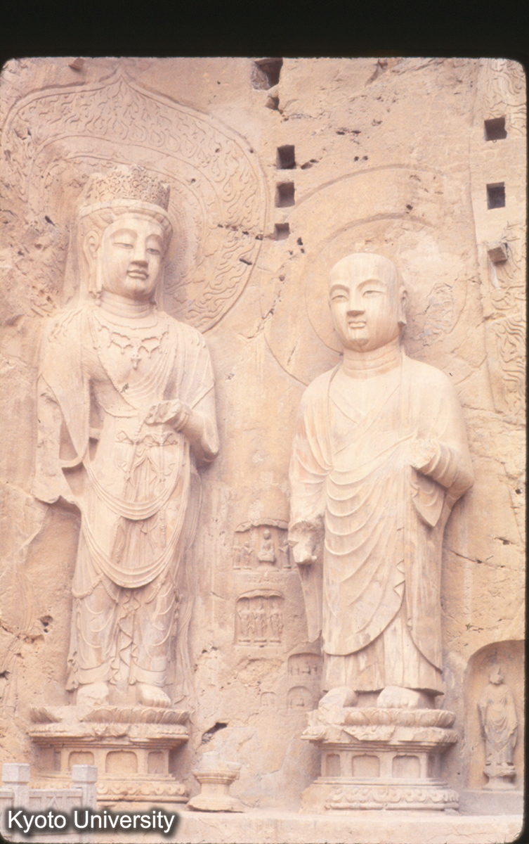 913_龍門 奉先寺 （南） 夾侍菩薩・弟子阿難 (1)