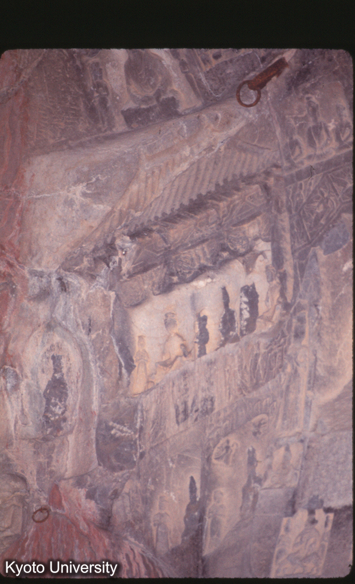 925_龍門 古陽洞 北壁西端上部 仏殿 (1)