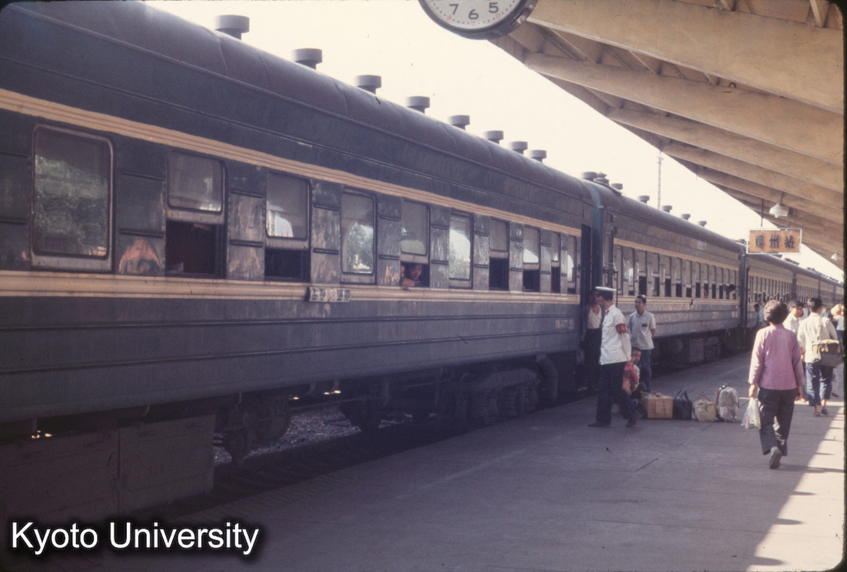 959_鄭州站 15分停車 成都発上海行直快（善通急行） (1)