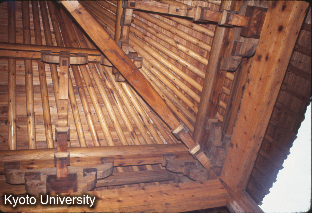 1049_松江 九層塔 初層転角梁架 (1)