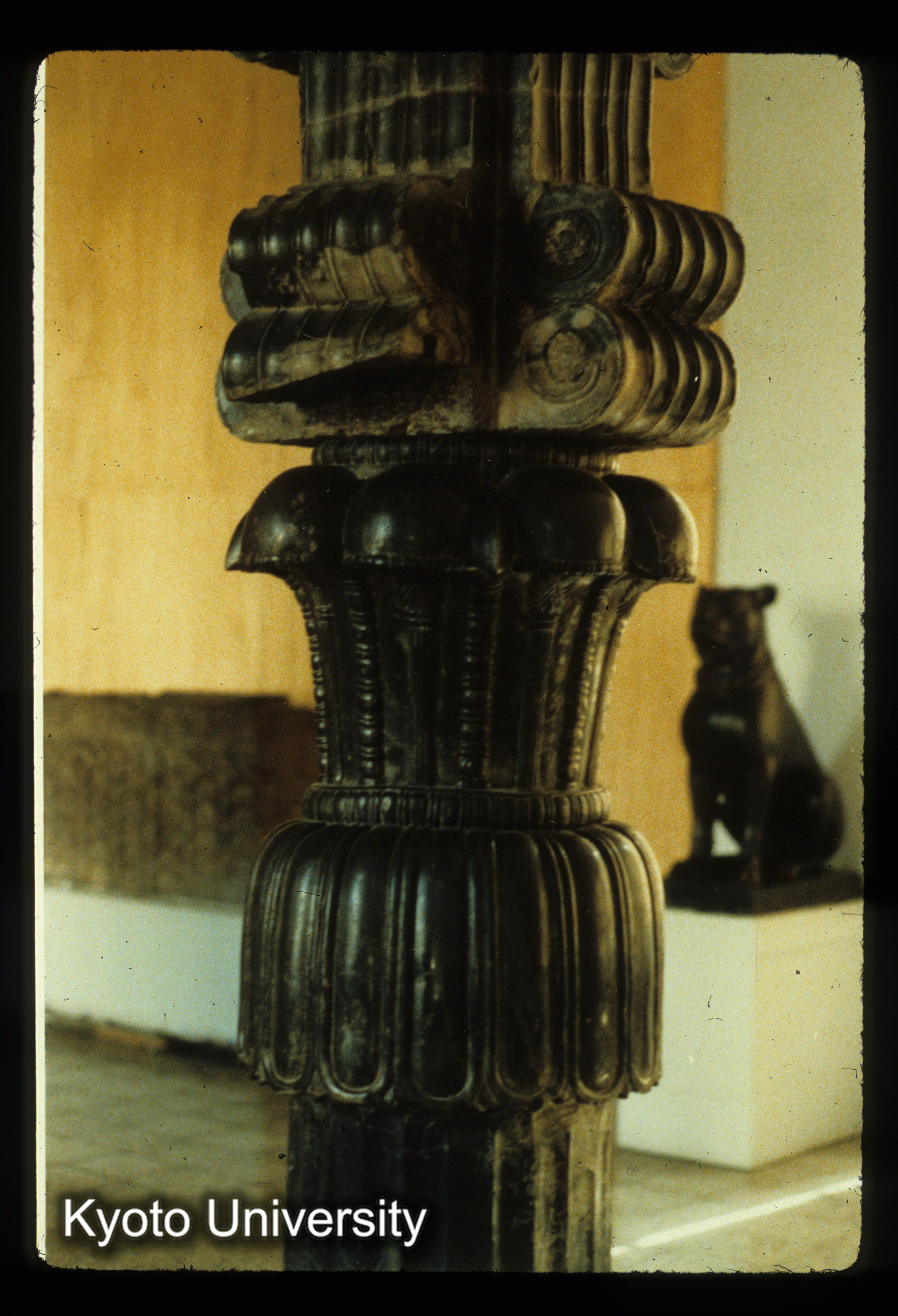 I4_Susa宮殿址出土柱頭細部（アケメニス朝） Iran Bastan Museum (1)