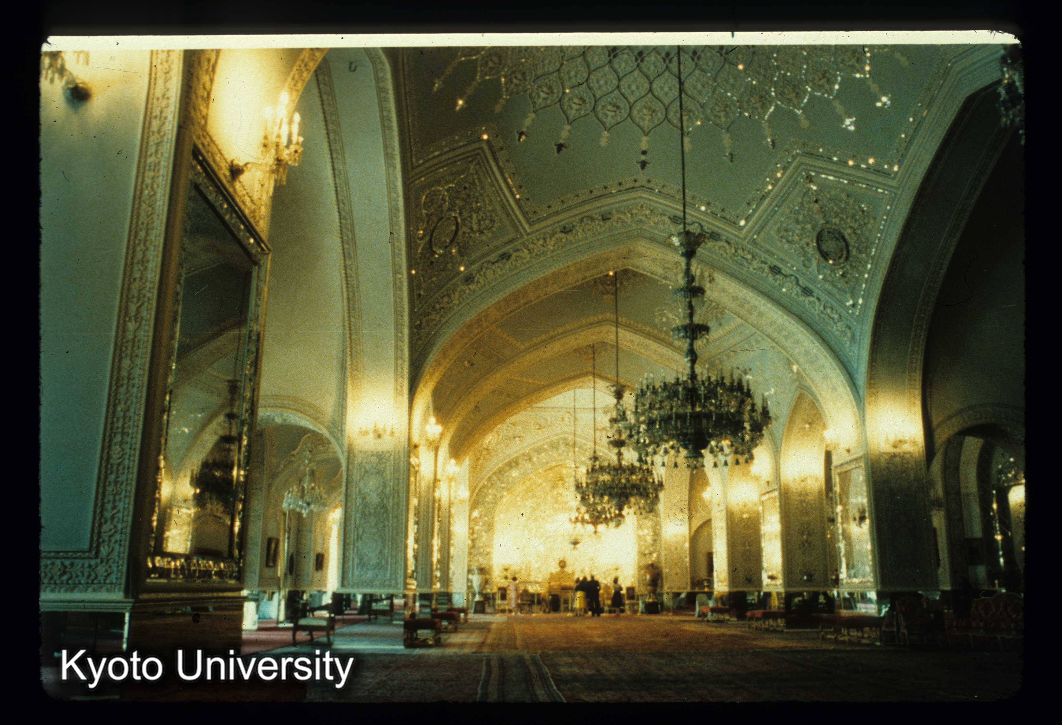 I11_Golestan Palace （内部） 玉座を望む全景 (1)