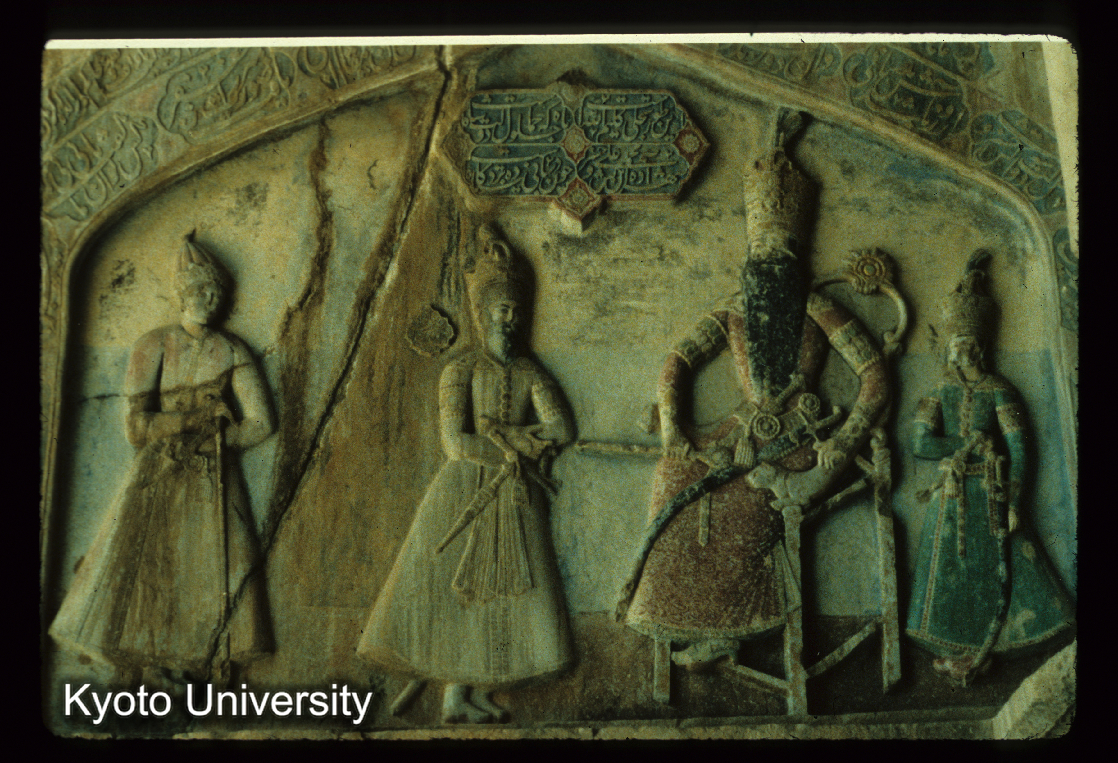 I44_Taq-e-Bostan石窟西壁 イスラム期追刻 (1)