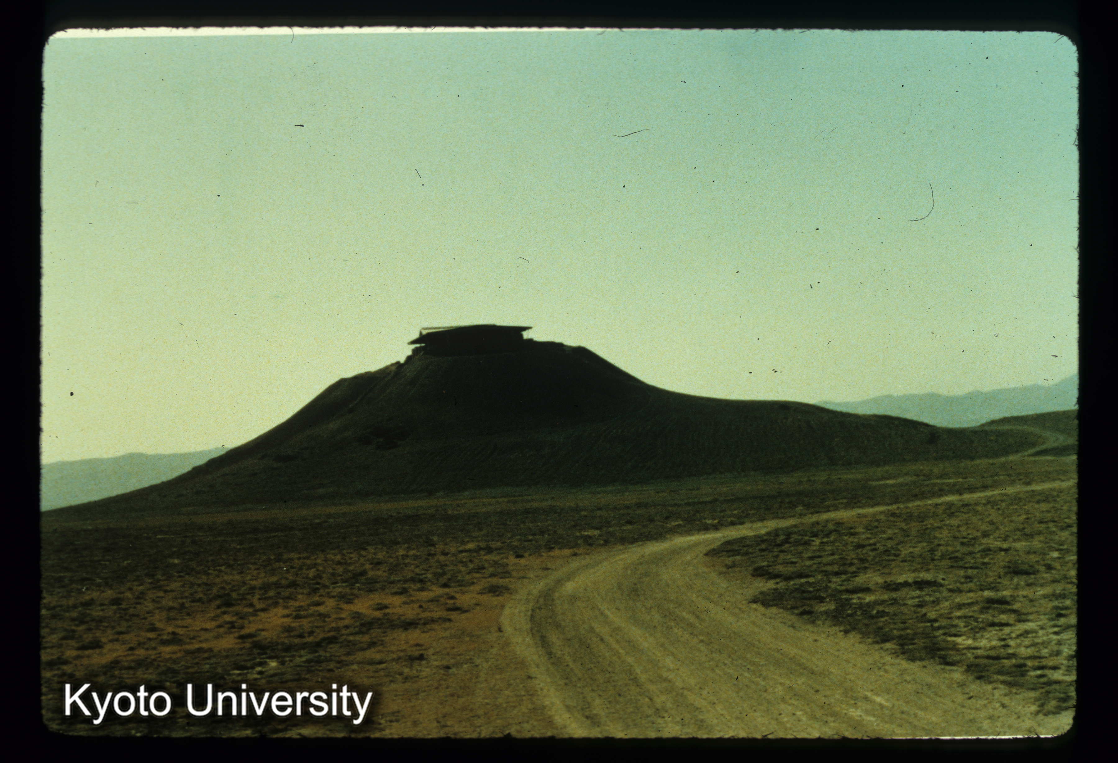 I56_Nush-i-Jan 高37mのTepe（mound） (1)