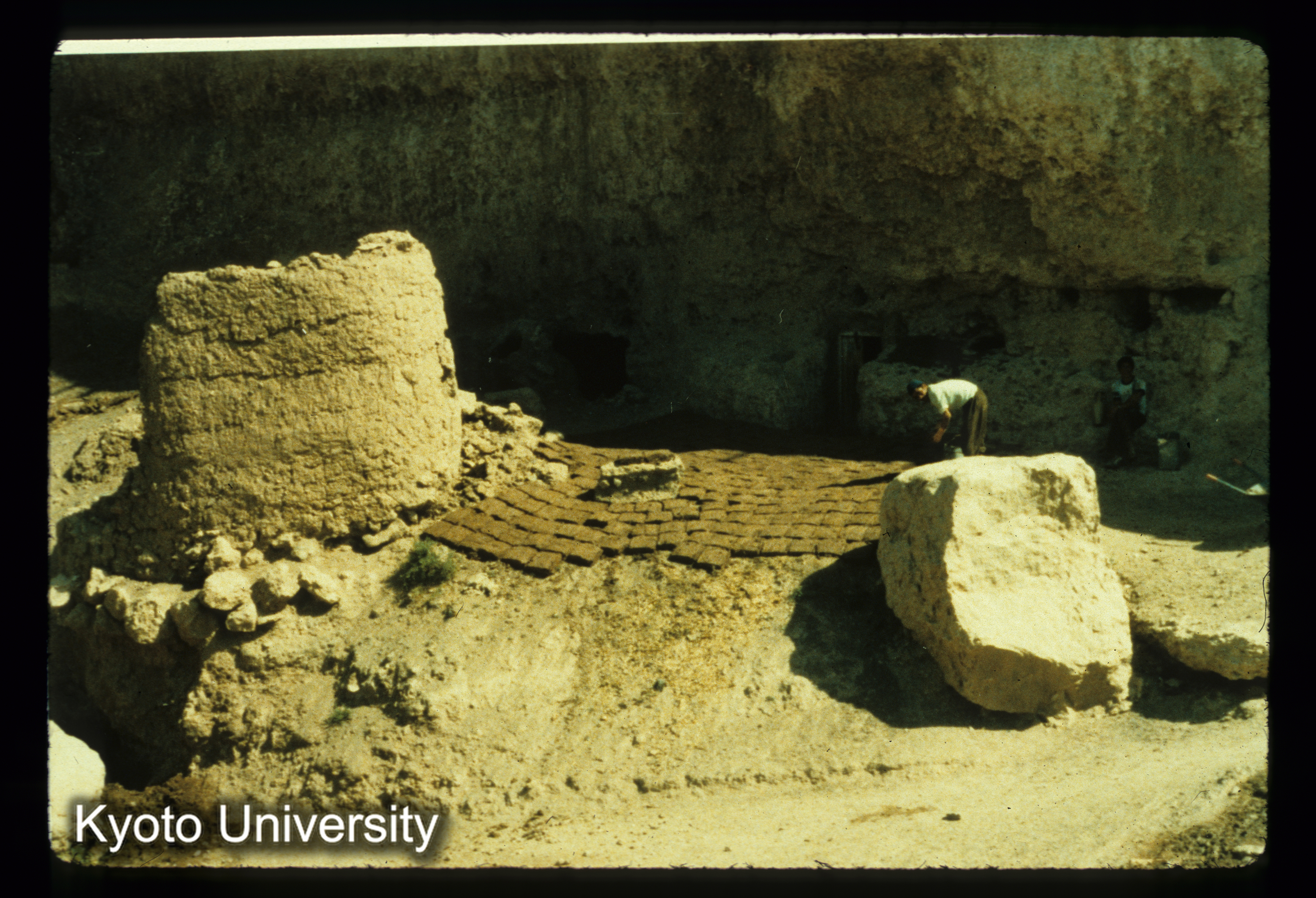 I60_Qurvezの川沿い 日干レンガをつくるところ (1)