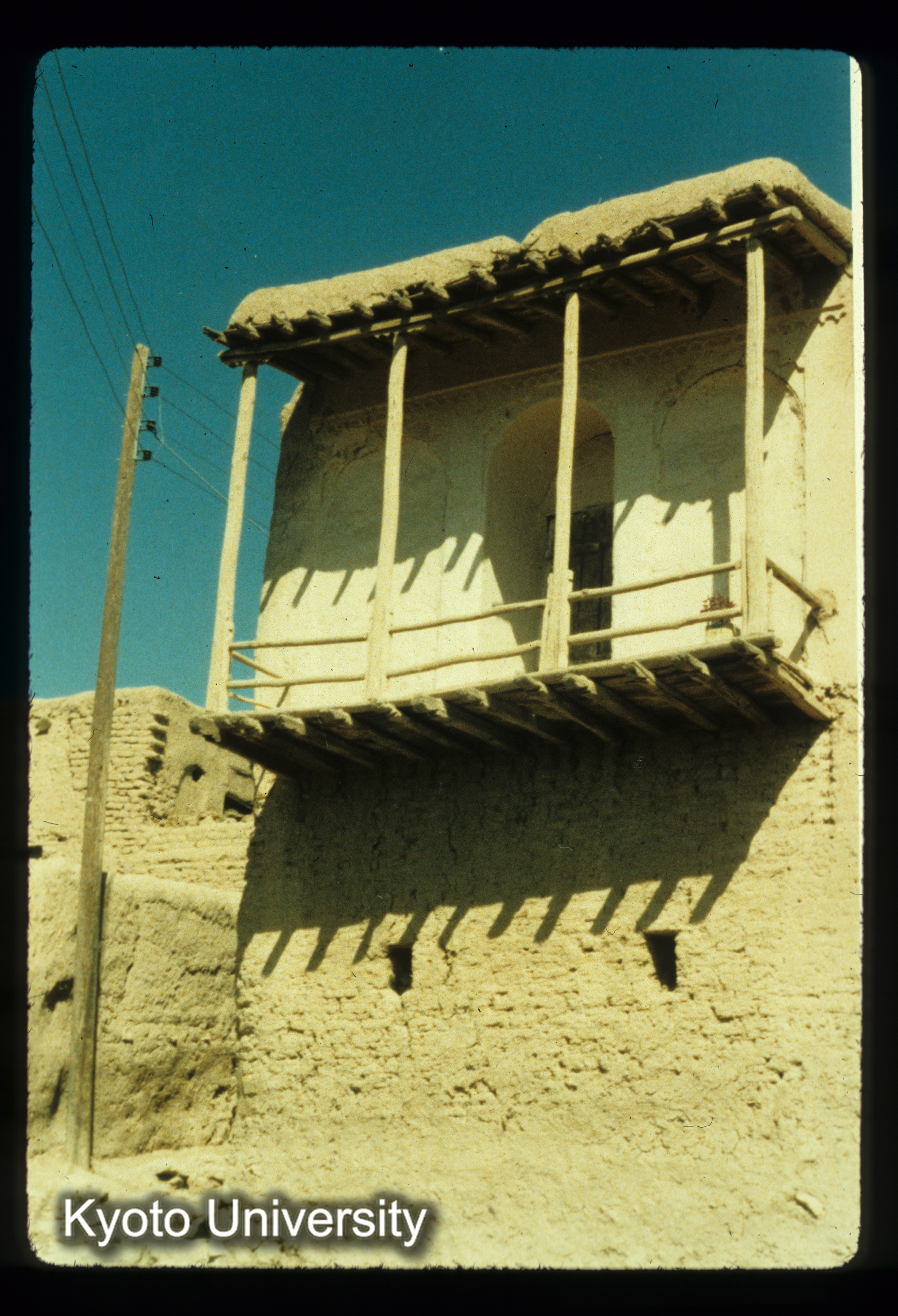 I61_Qurvezの民家（日干レンガとスタッコ）M.B. (1)