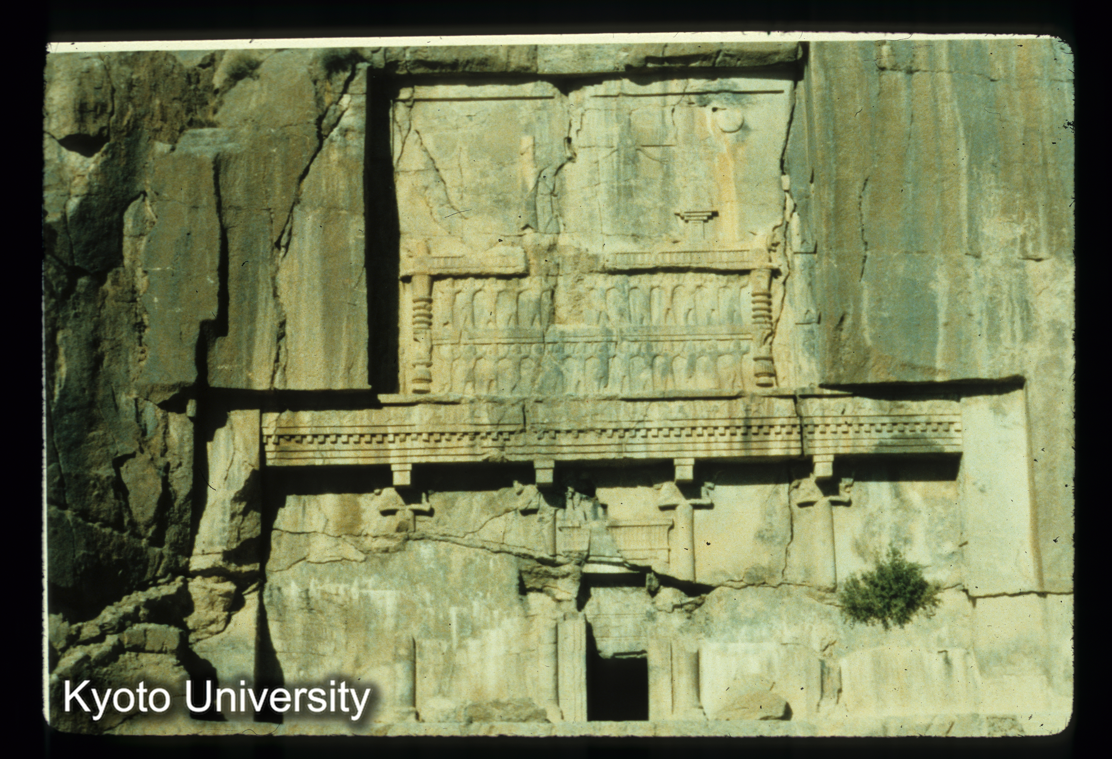 I90_ArtaxerxesIIorIIIの墓 正面（Persepolis） (1)