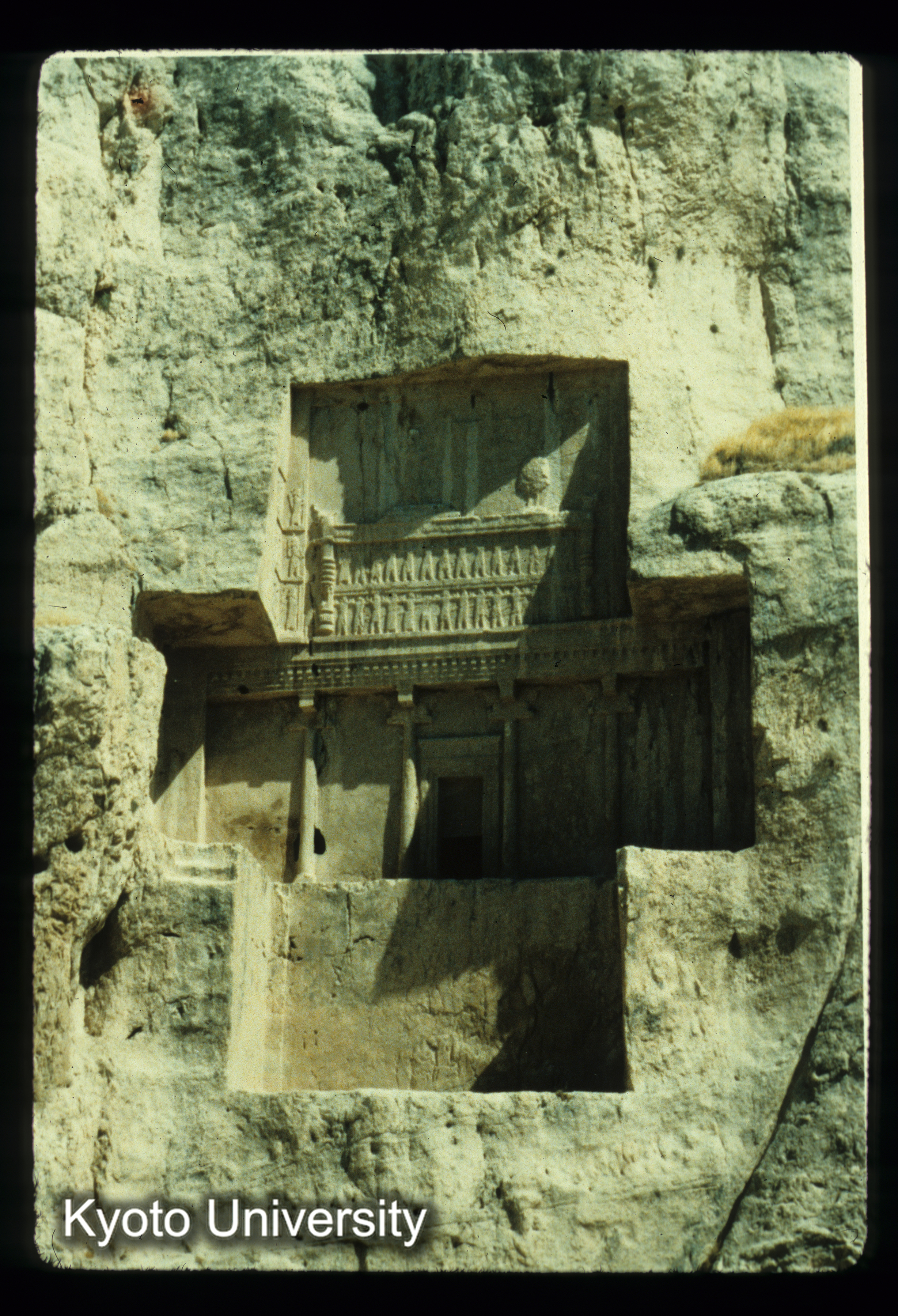 I94_Nagsh-i-Rostan右から3番目の墓Artaxerxes1（BC465-425）の墓 (1)