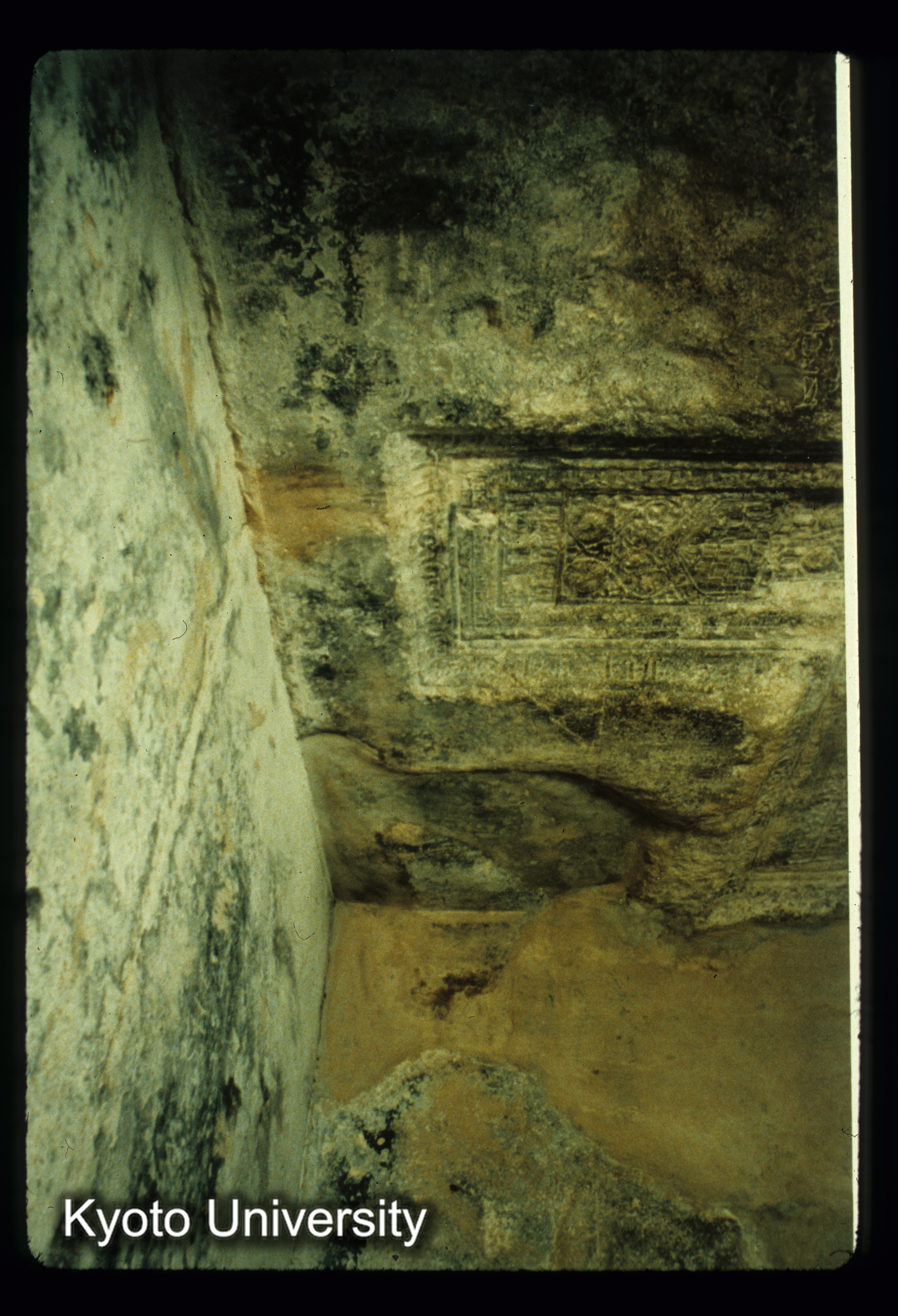 I102_キュロス王の墓内部（Pasargadae） (1)