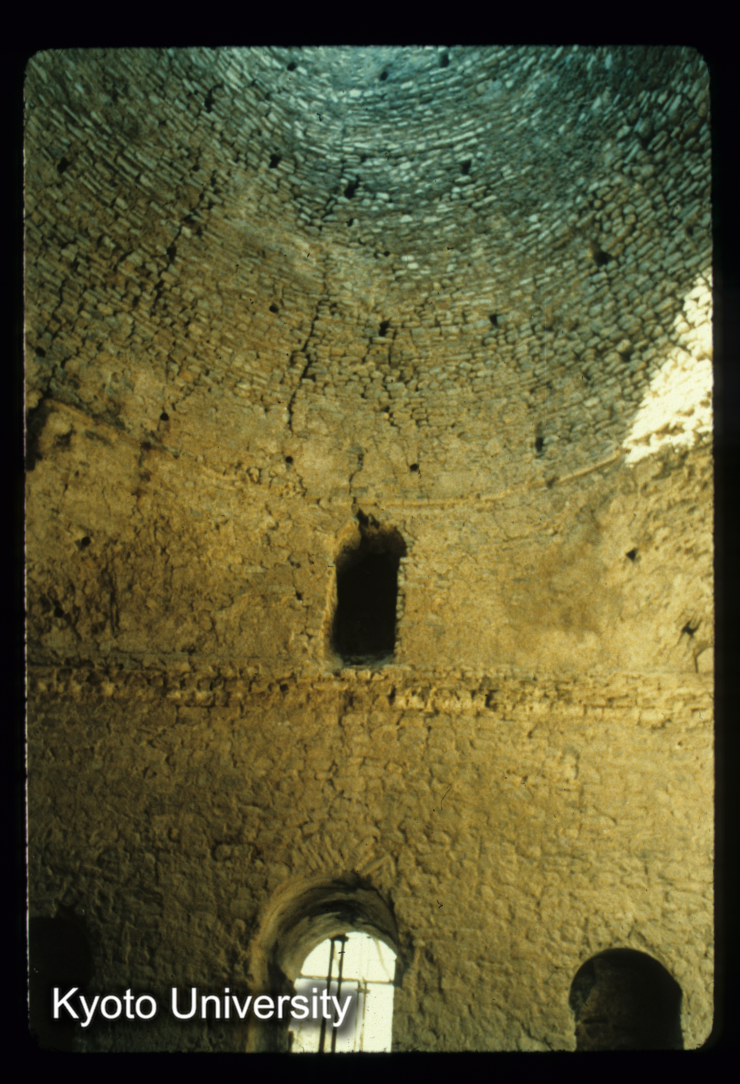 I112_Atishikade（Firuzabad）神殿内部 Iwan (1)