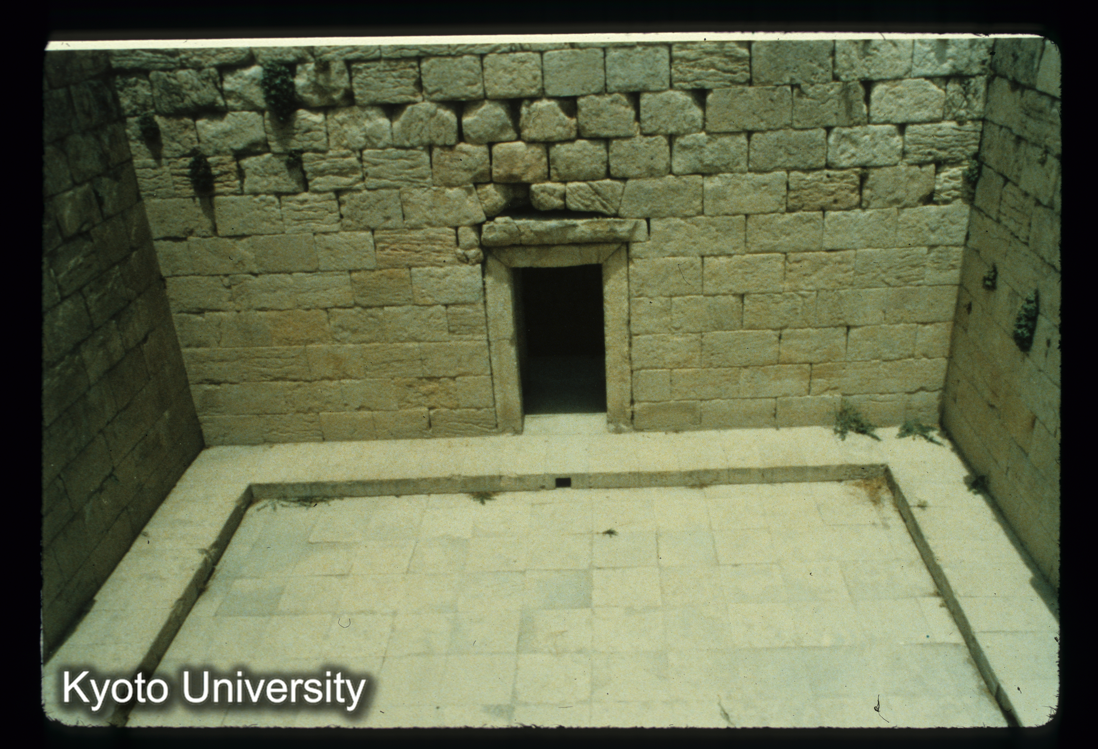 I122_Bishapur拝火壇? (1)