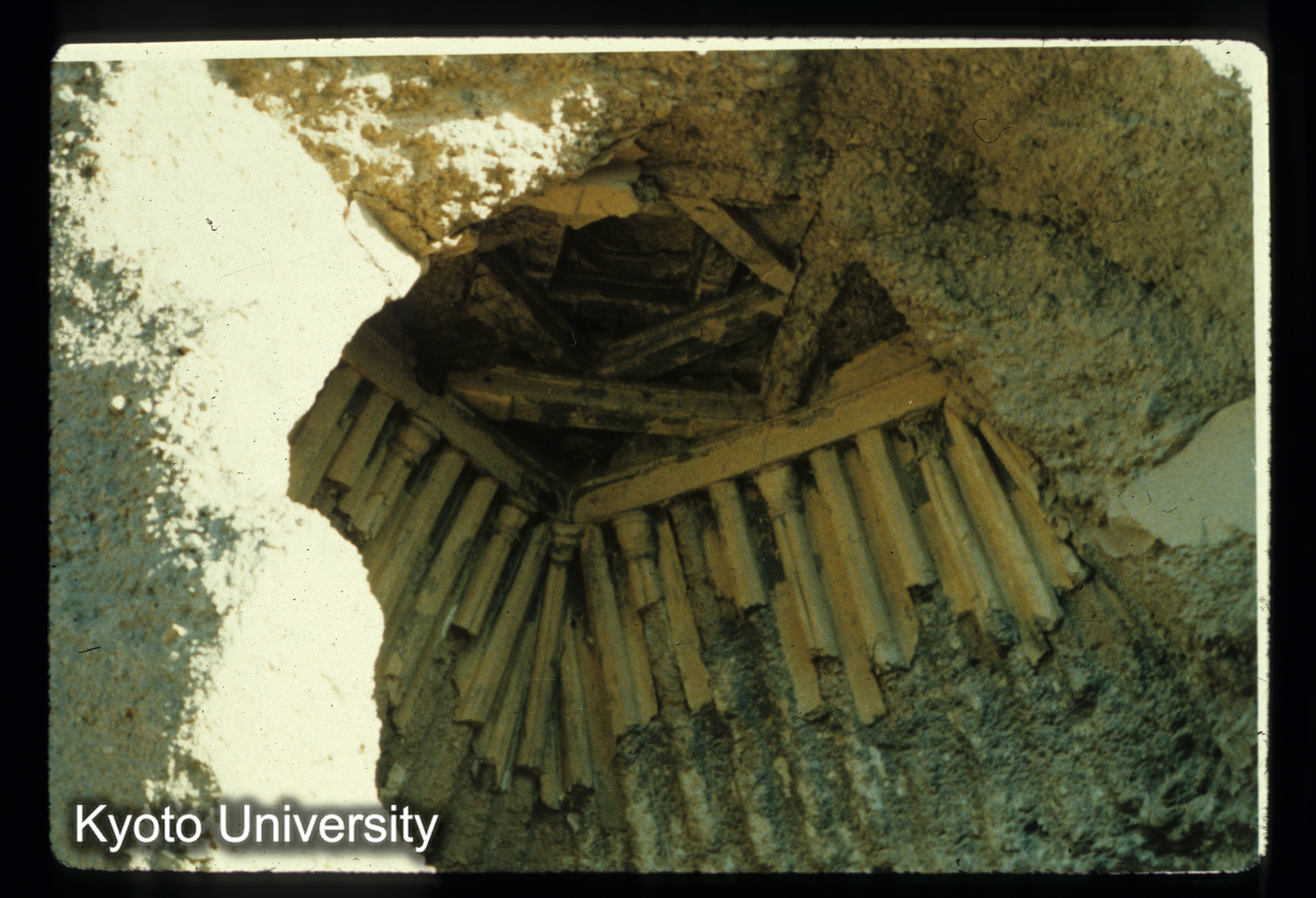 A32_Bamiyan石窟Laterner Decke XVI洞 西大仏 西上のcave (1)