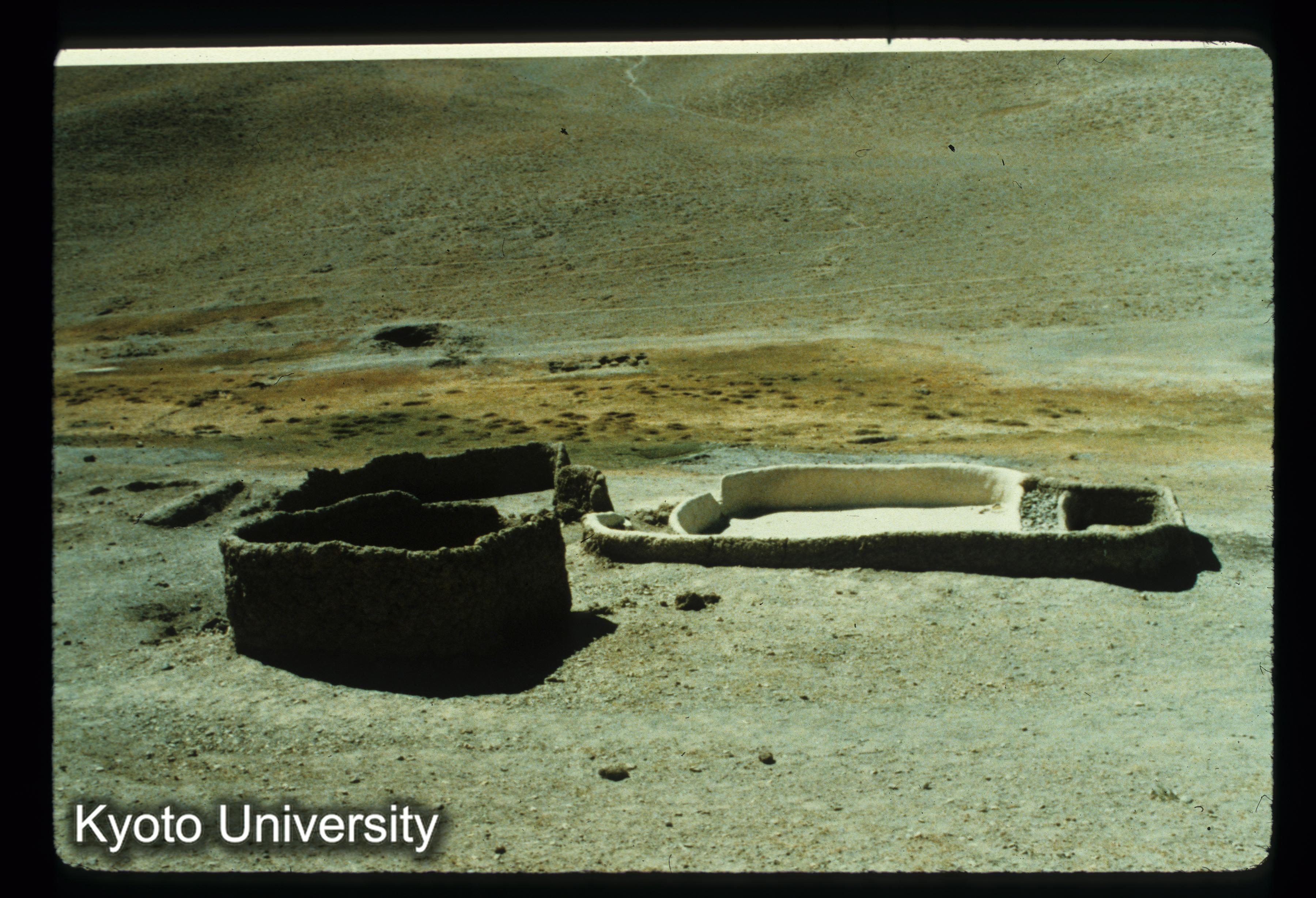 A46_Kutschの住居移転アト（BamiyanとBand-i Amirの途中） (1)