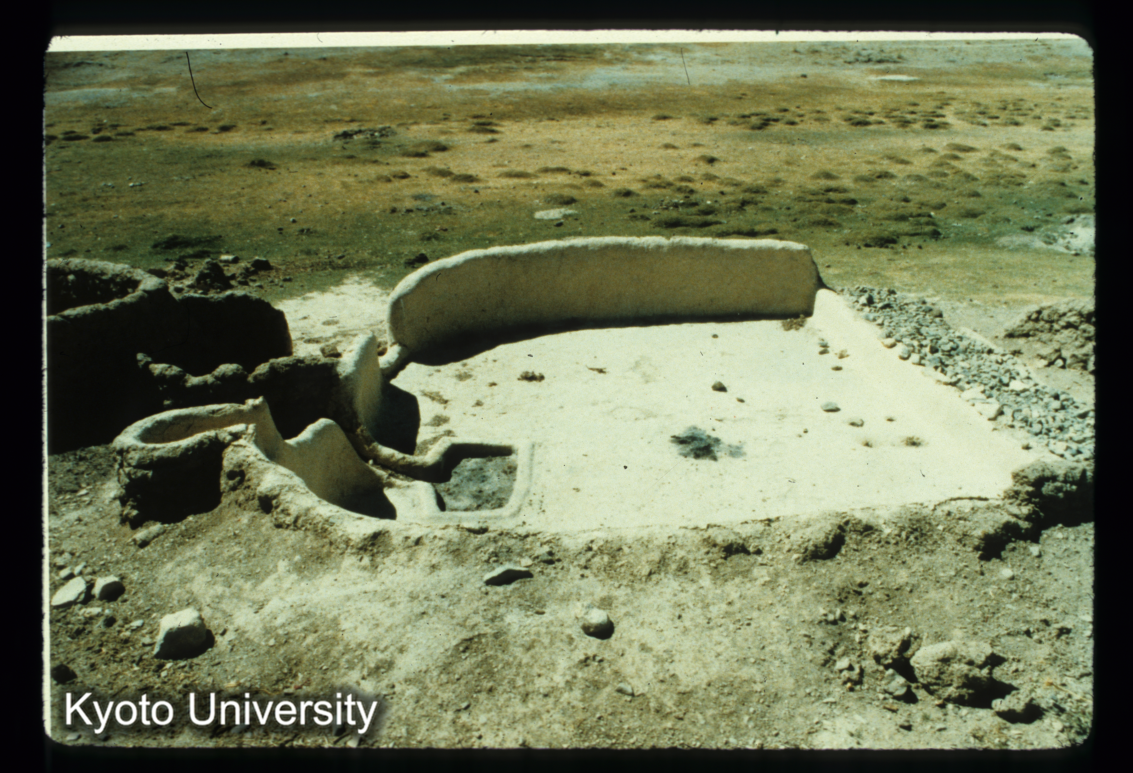 A47_Kutschの住居移転アト（BamiyanとBand-i Amirの途中） (1)