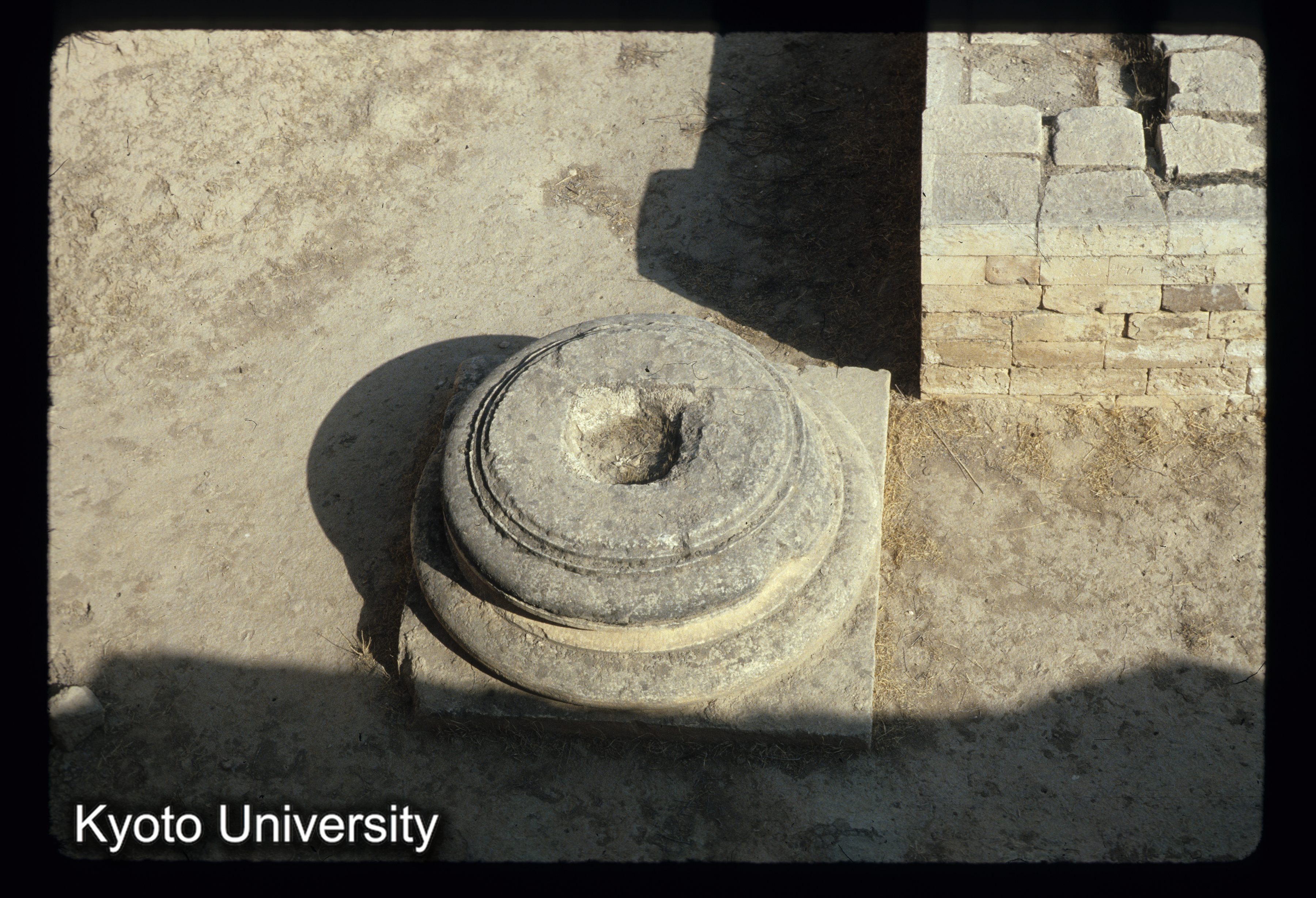 A100_Surkh Kotal神殿柱礎 (1)