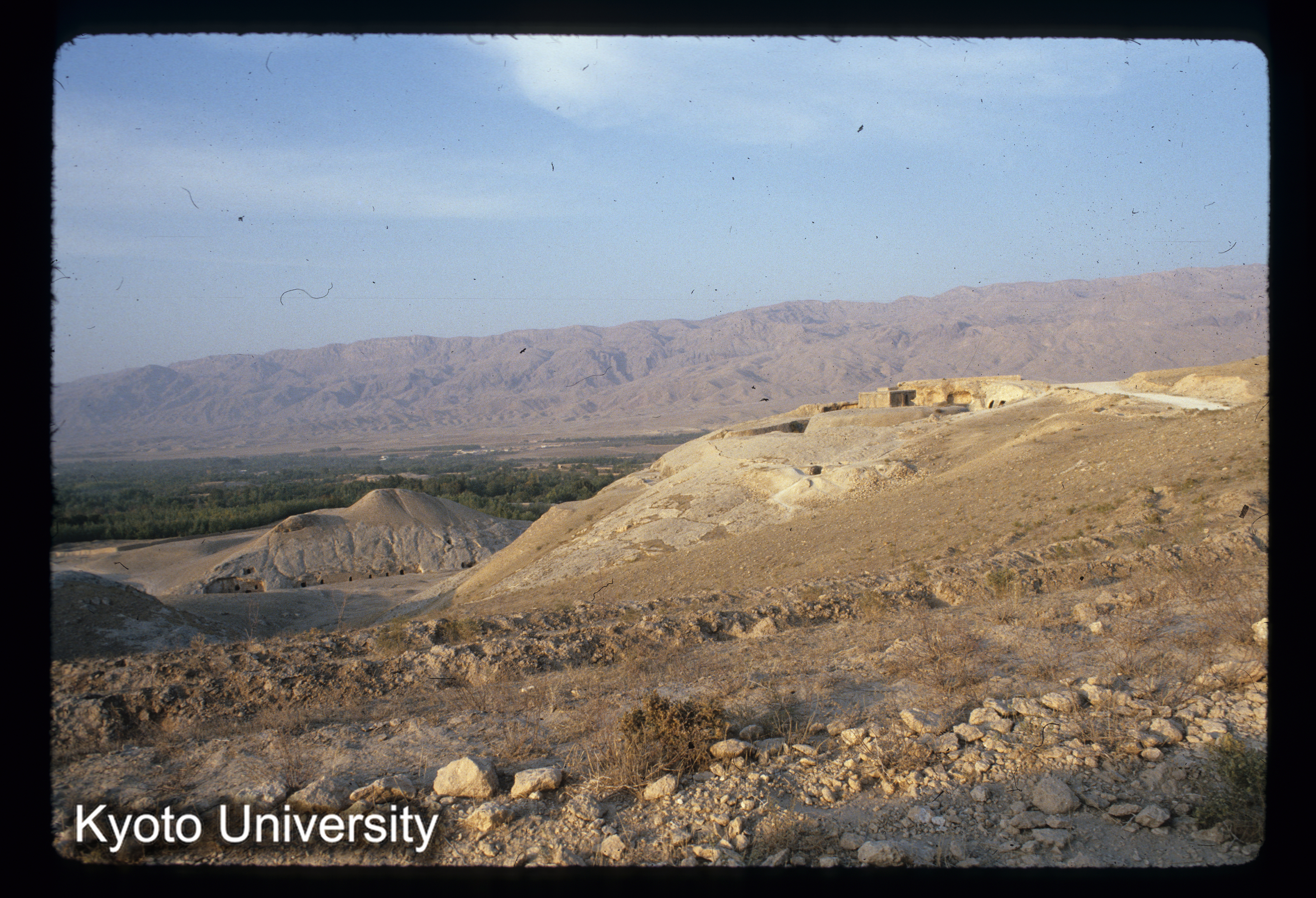 A111_Hibak cave,Takht-i-Rustan全景 (1)