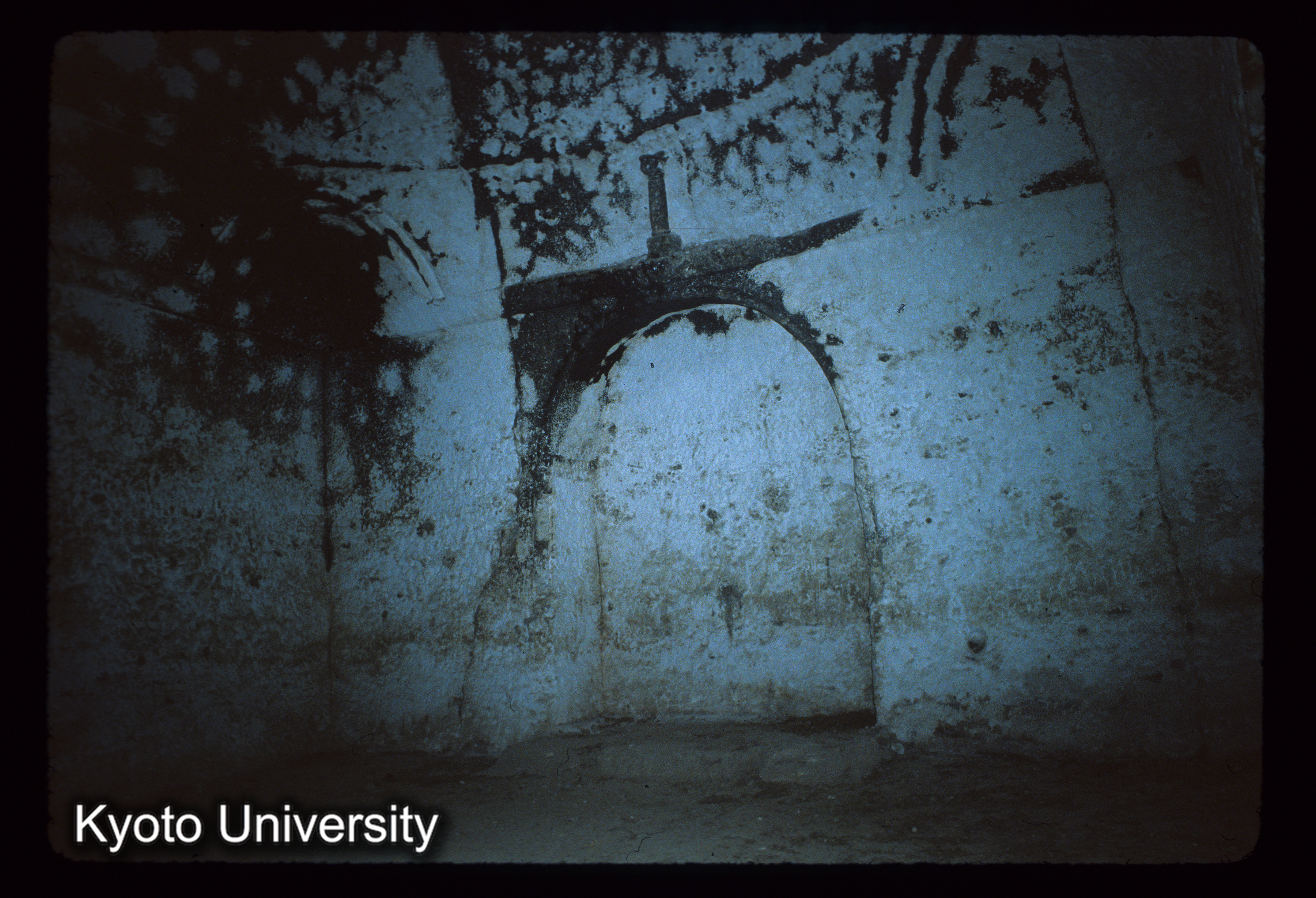 A125_Hibak cave （最右洞）内部 大きい漆喰塗りドーム (1)