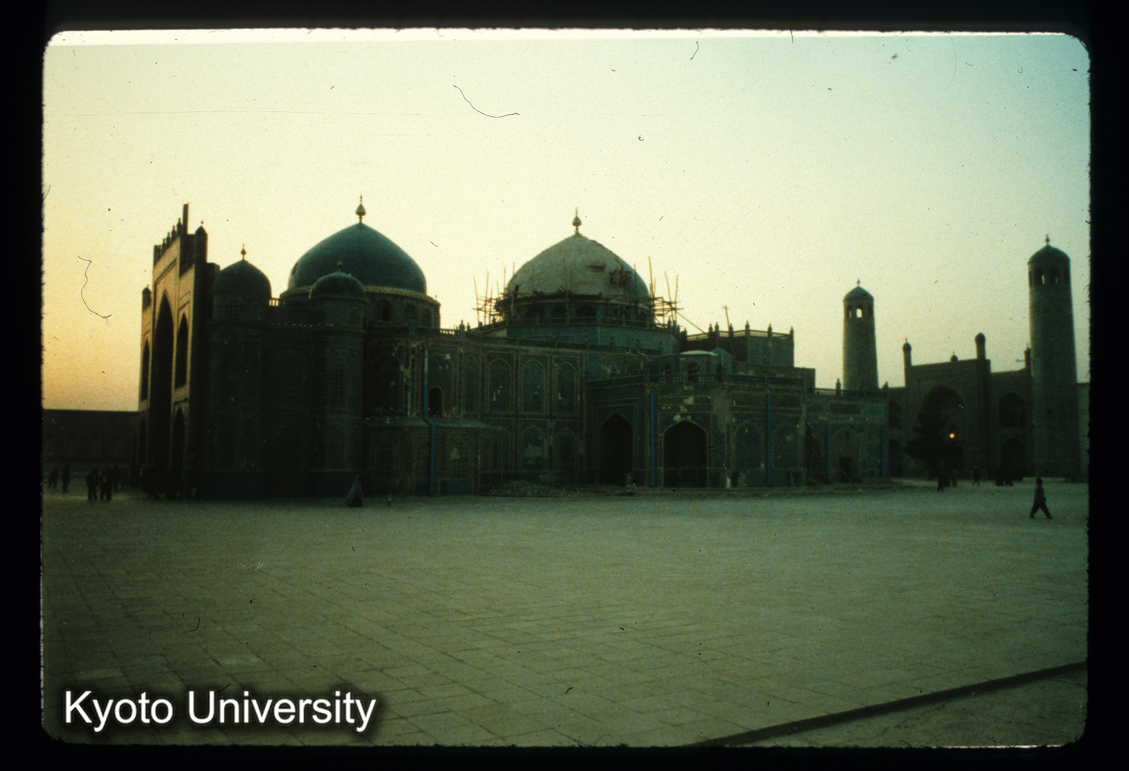 A150_Mazar Masjid 側面全景（Mazari Shalif） (1)