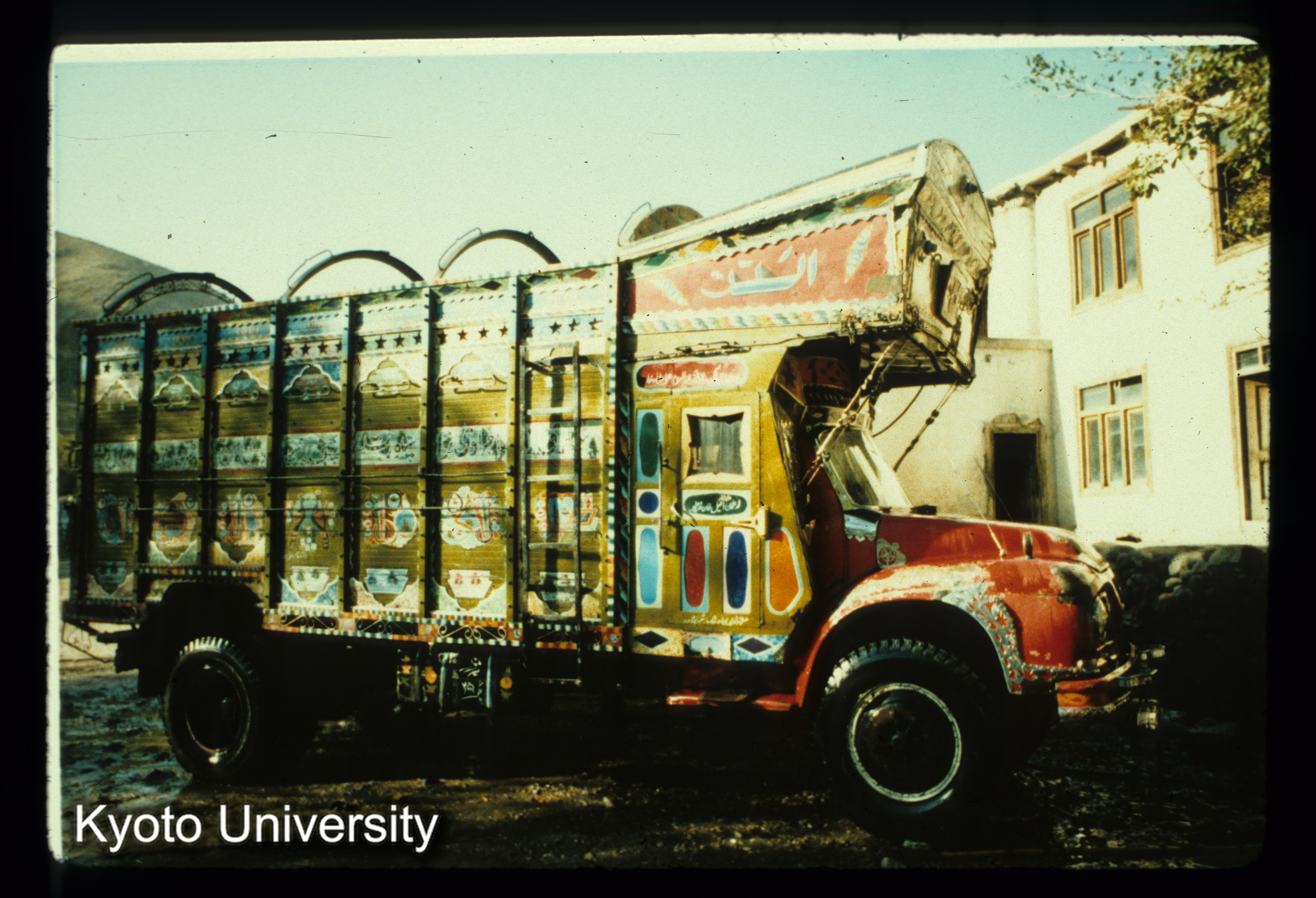 A166_トラック（Charilcar北方にて） (1)