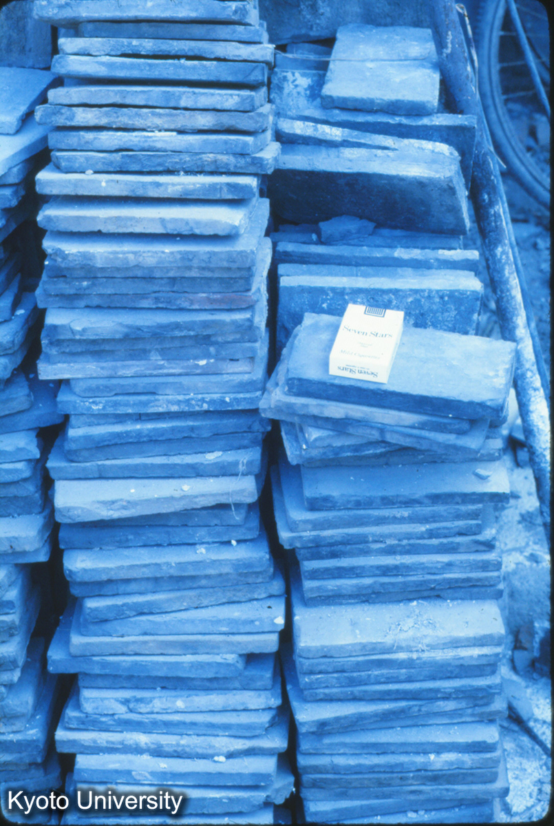 93_真如寺 修理現場 塼 (1)