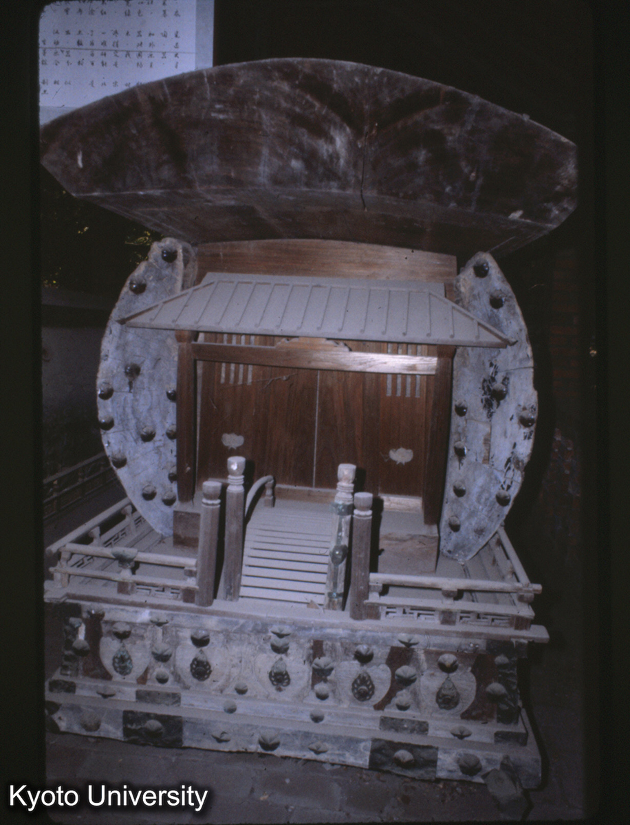 9-29_家型木棺 揚州博物館 (1)