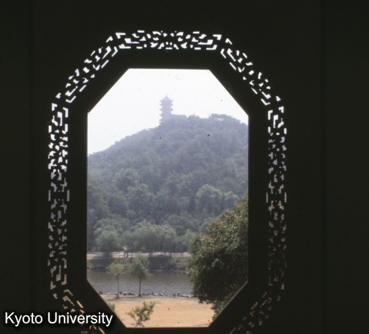 12-11_無錫 恵山を望む (1)