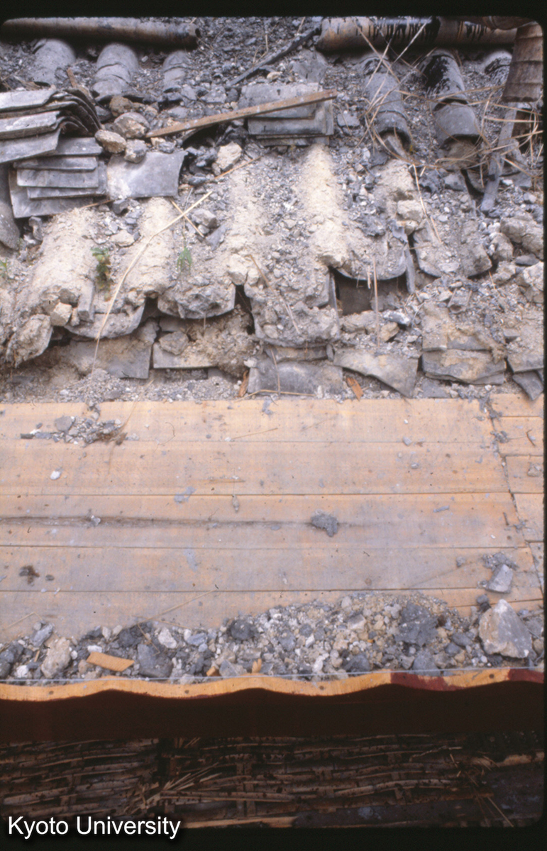 14-12_蘇州玄妙観三清殿（修理中）瓦・野地 (1)