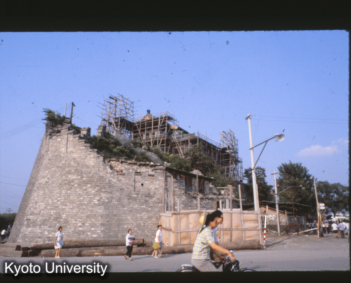 21-13_北京 門（修理中） (1)