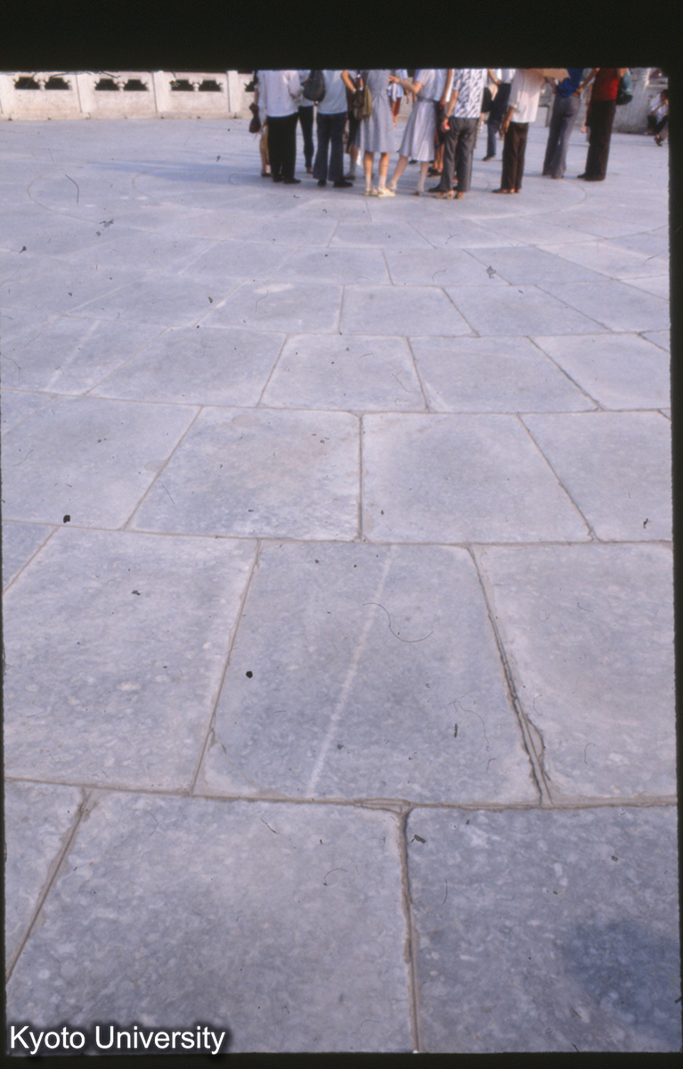 23-37_北京天壇圜丘 石の目地_81 (1)