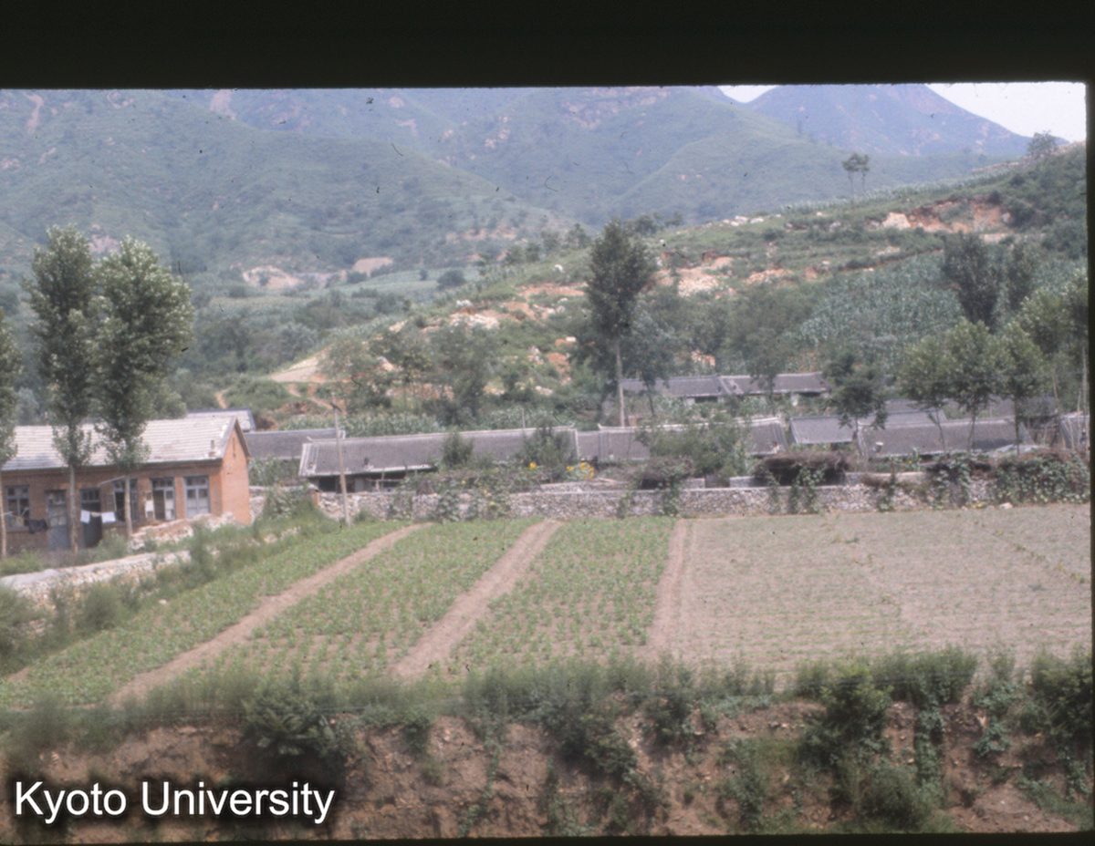 24-12_北京-承徳車中より (1)