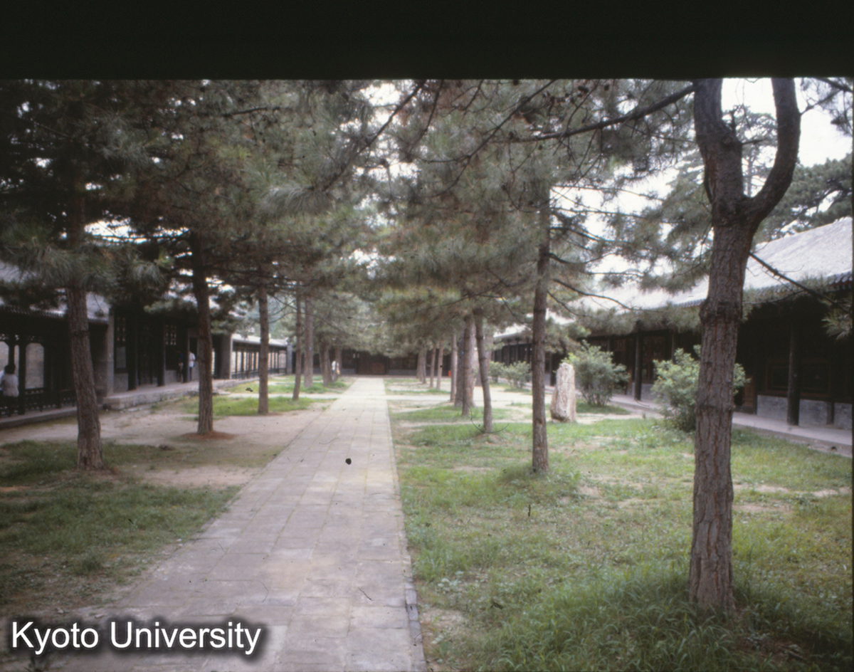 24-23_承徳避暑山荘 前殿（澹泊敬誠殿） 後殿（四知書屋） (1)