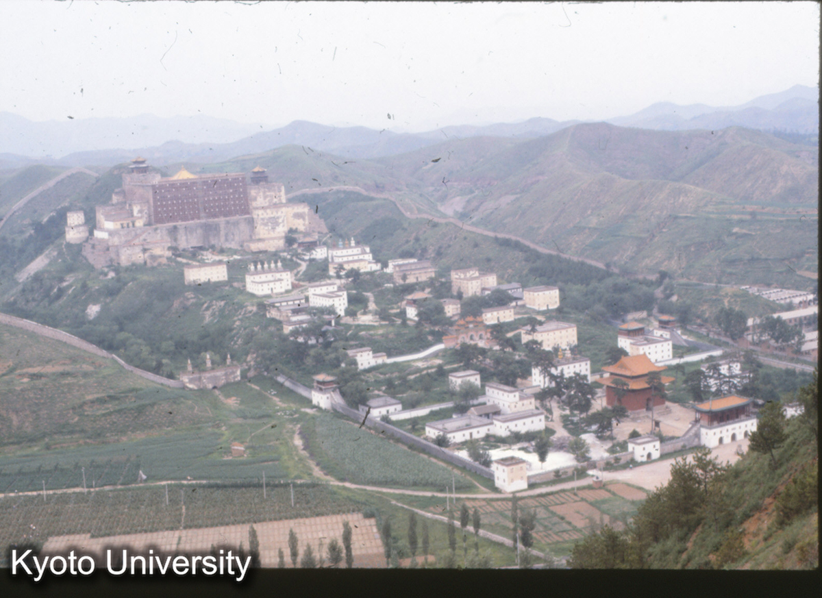 24-29_普陀宗乗之廟（ポタラ宮）全景 (1)