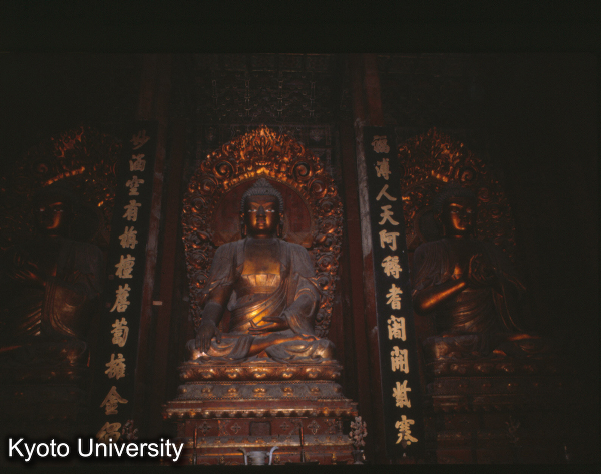 25-5_承徳普寧寺 大雄宝殿 三世仏 (1)