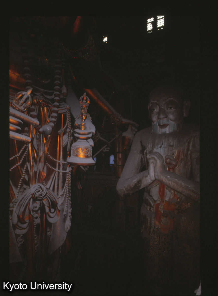 25-26_承徳普寧寺 大乗之閣 大仏 脇侍善才 (1)