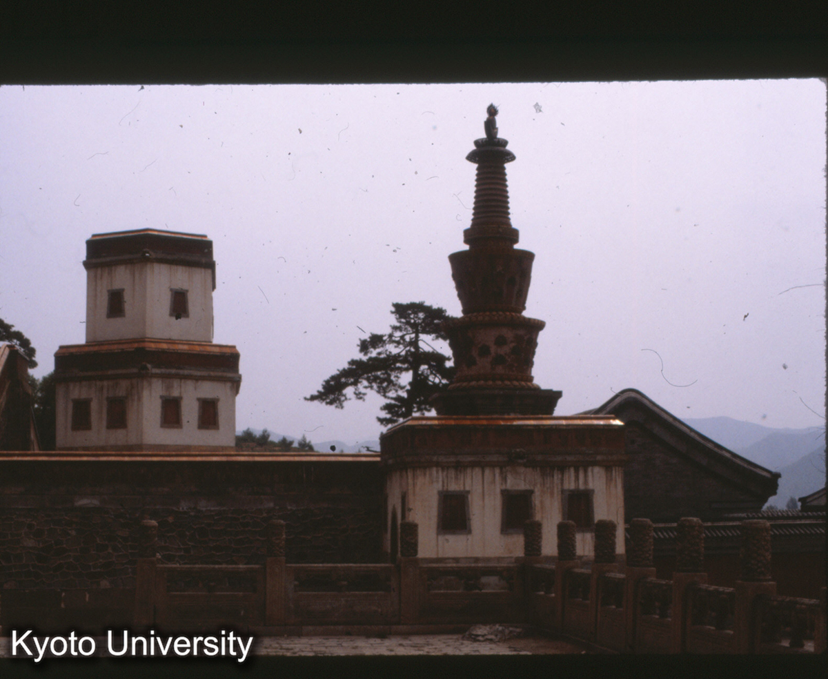 25-32_承徳普寧寺 大乗之閣 四色ラマ塔之一（四智を象る） (1)