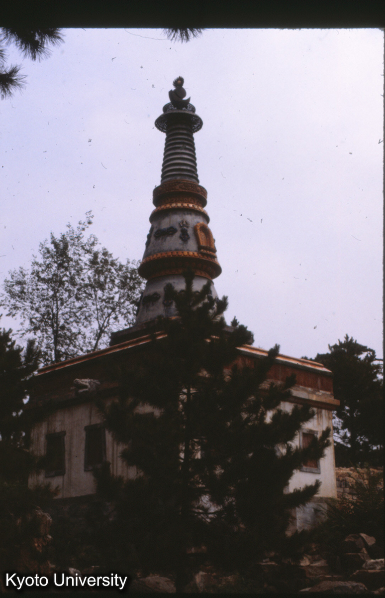 25-33_承徳普寧寺 大乗之閣 四色ラマ塔之一（四智をかたどる） (1)