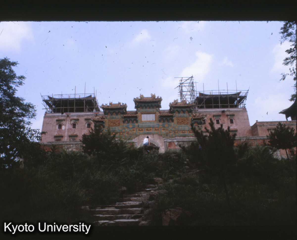 27-6_承徳須弥福寿廟 琉璃牌楼・大紅台 (1)