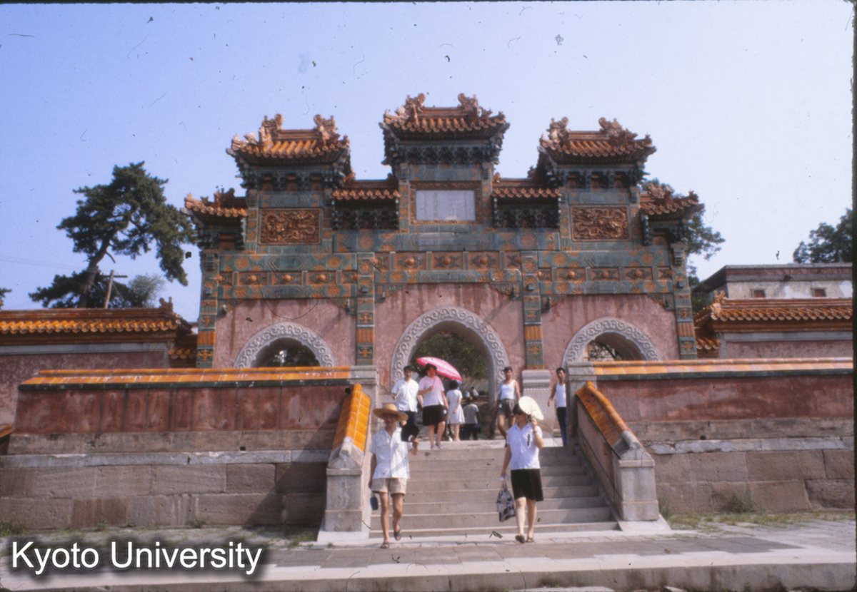 28-17_承徳普陀宗乗之廟 牌楼 (1)