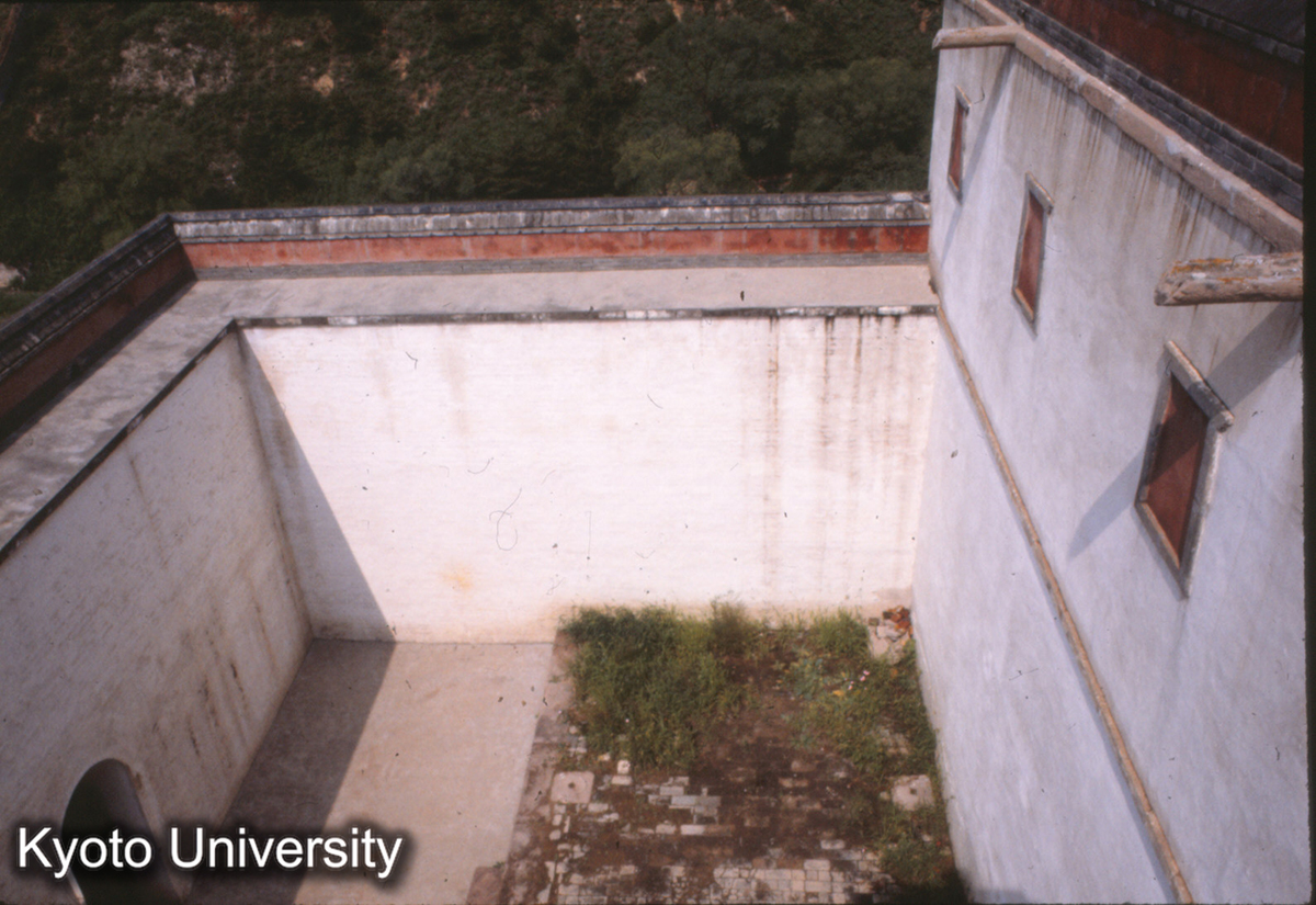 28-26_承徳普陀宗乗之廟 白台僧房内院 (1)