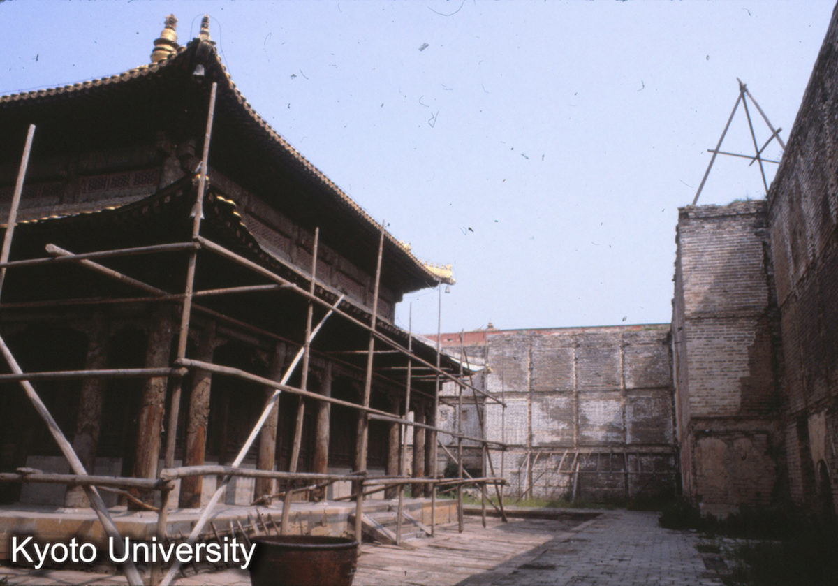 29-5_承徳普陀宗乗之廟万法帰一殿（大紅台内） (1)