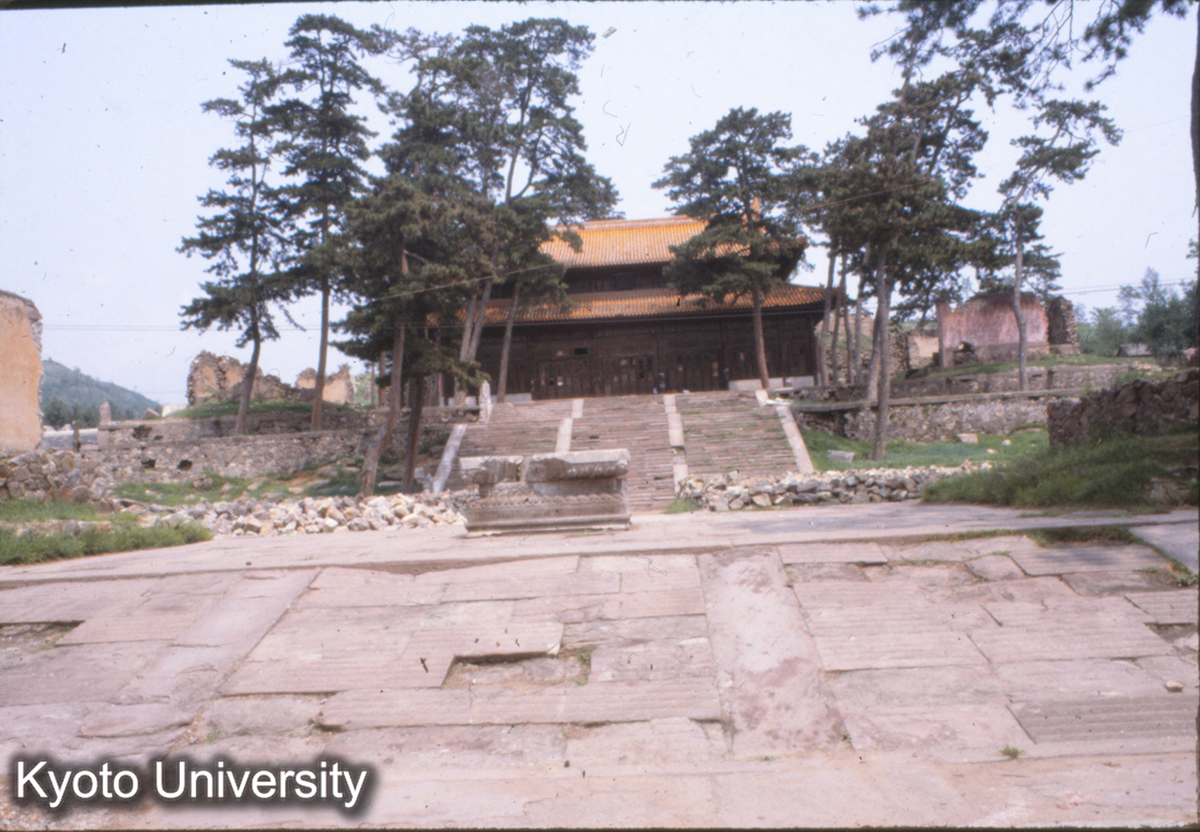 29-37_承徳殊像寺全景（会乗殿前面原有天王殿、已毀） (1)