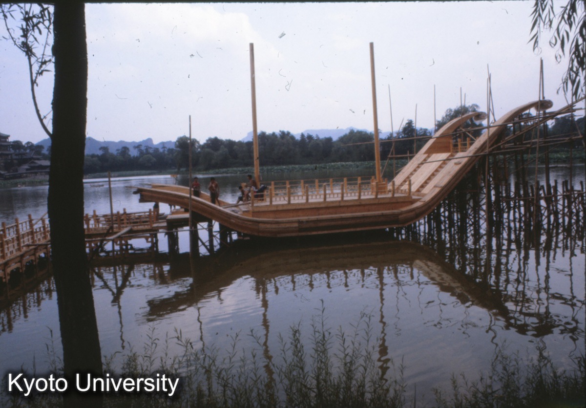30-3_イタリア映画マルコ・ポーロ撮影隊（承徳避暑山荘） (1)